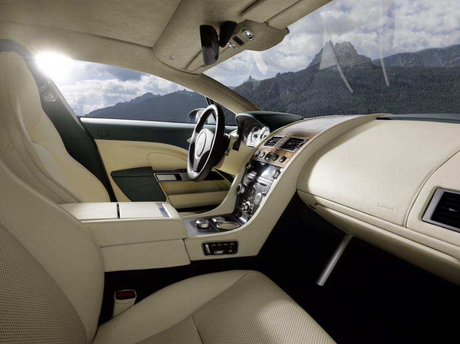 Интерьер Aston Martin Rapide 2010 года  (фото 135 из 190)